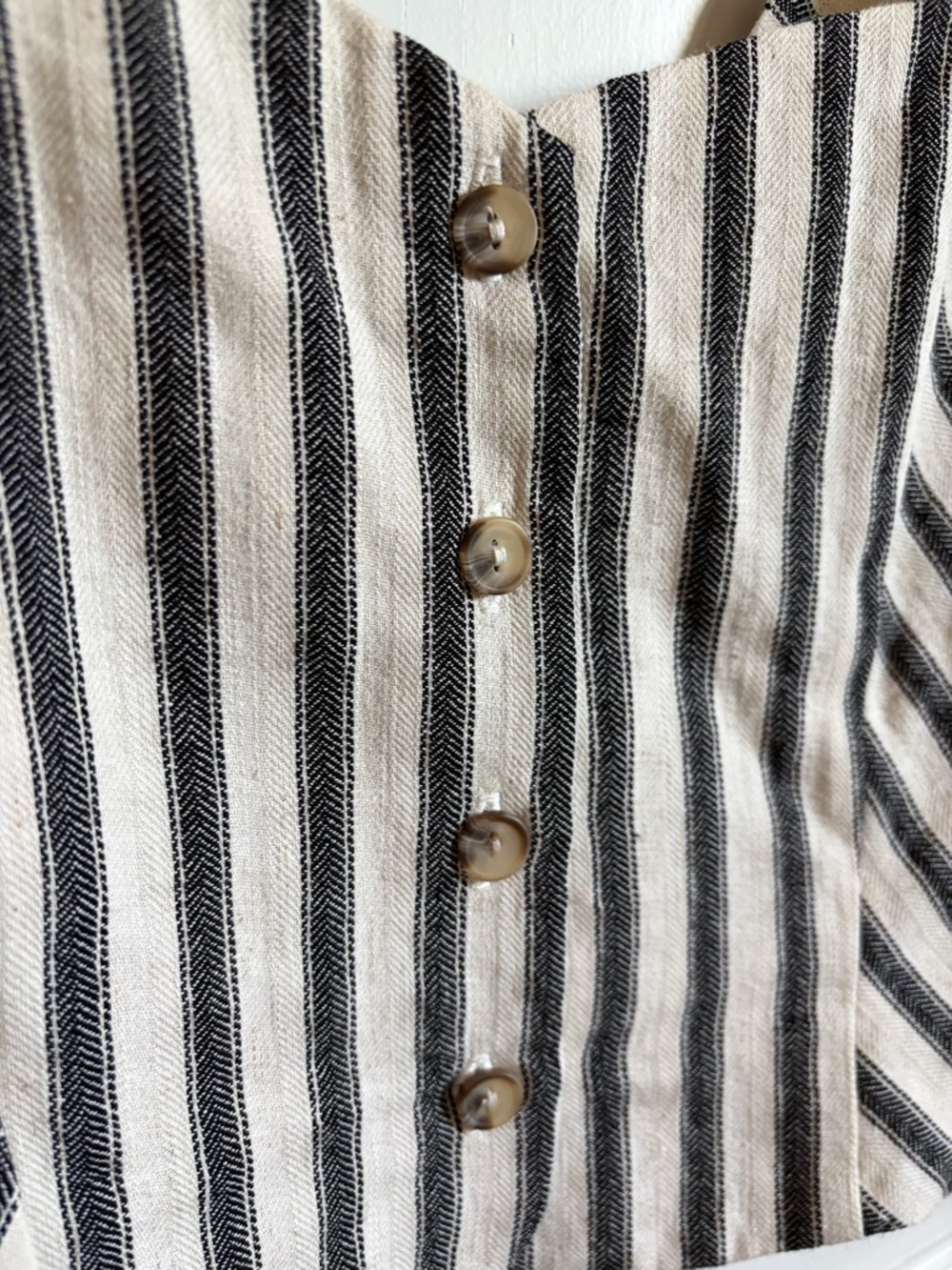 NWOT Self Contrast Striped Button-Front Crop Top - Black & Cream - XS - Picture 3 of 5
